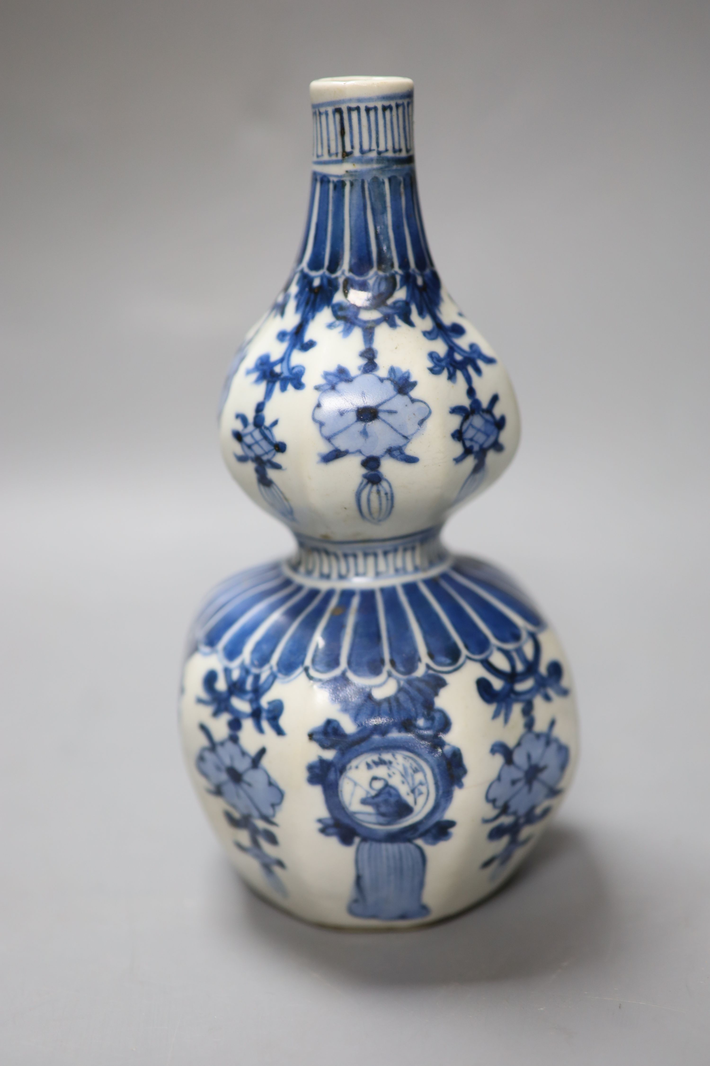 A Chinese blue and white gourd vase, a famille rose sleeve vase and a Japanese blue and white vase, height 20cm (a.f)